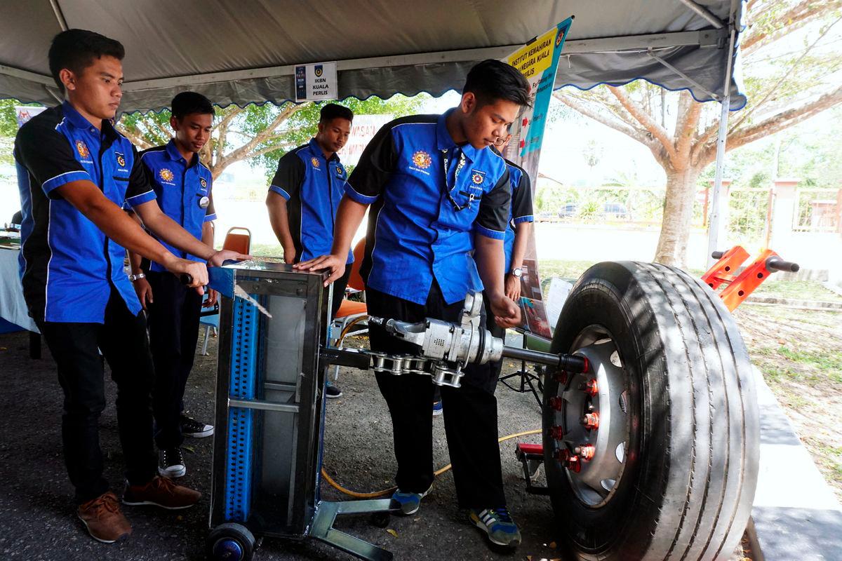 Kota Kinabalu Polytechnic urged to produce industry-ready graduates Kota Kinabalu Polytechnic urged to produce industry-ready graduates