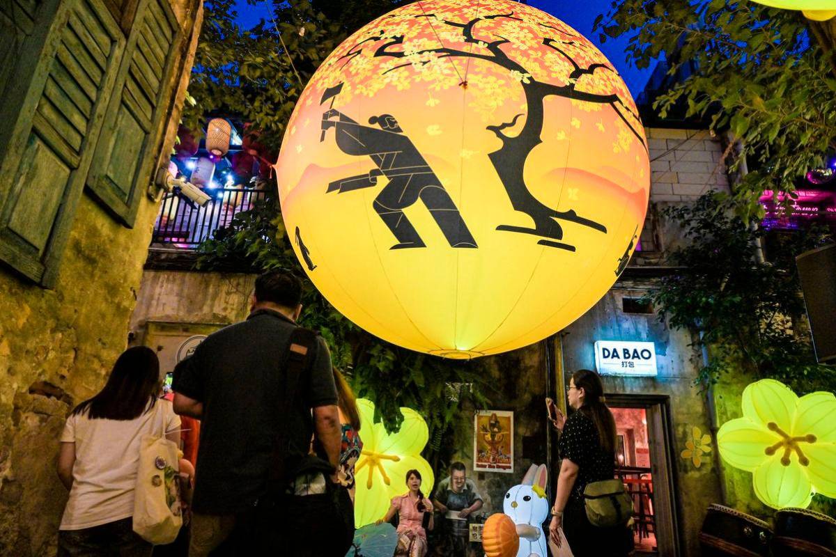 Kwai Chai Hong brings Mooncake Festival legend to life with immersive art Kwai Chai Hong brings Mooncake Festival legend to life with immersive art