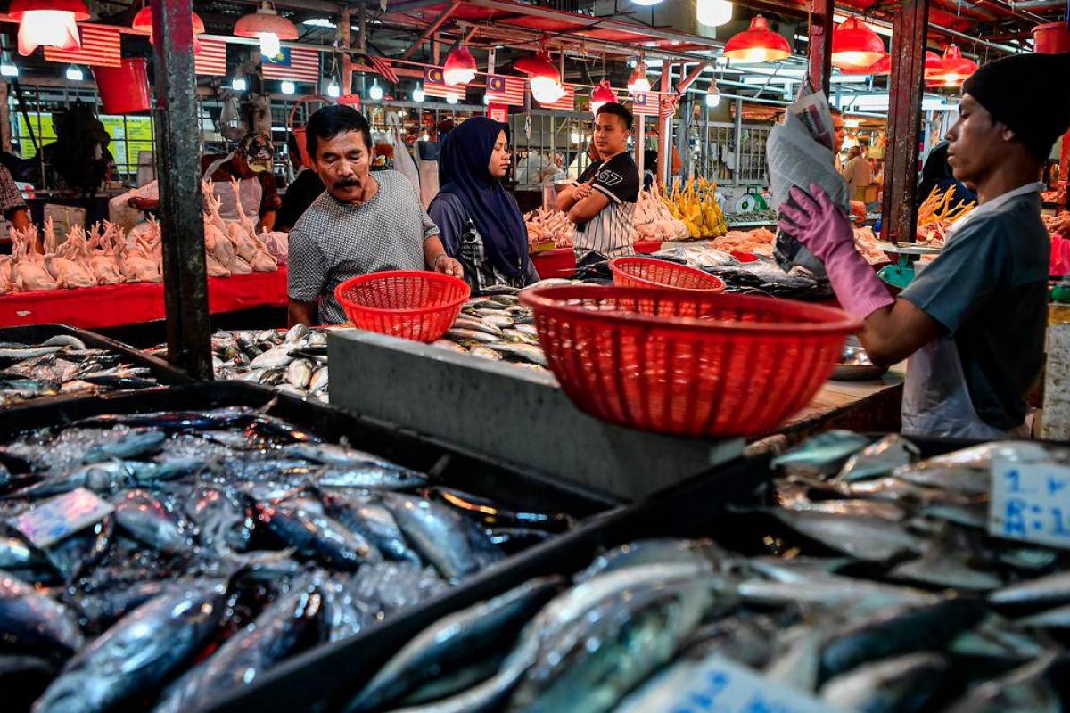 LKIM assures adequate fish supply and stable prices during monsoon LKIM assures adequate fish supply and stable prices during monsoon