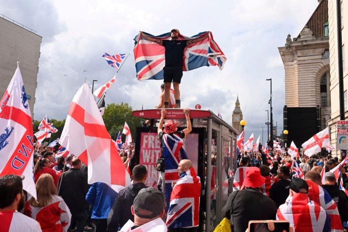 Lebih 100,000 sertai perhimpunan diketuai aktivis berhaluan kanan di tengah London