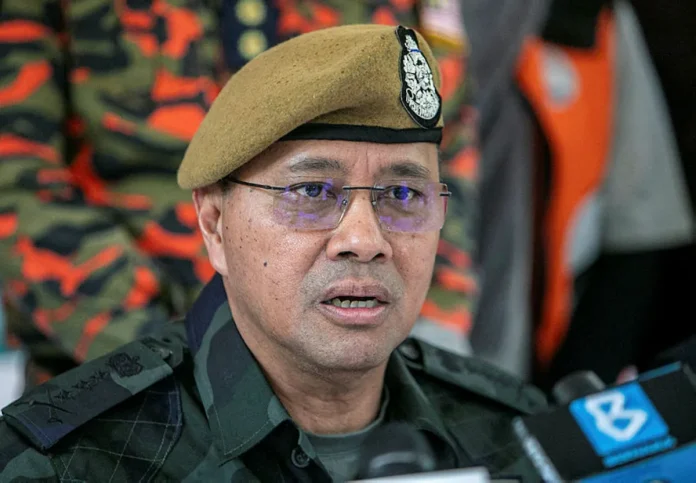 Lebih 1,400 anggota polis Perak sedia hadapi Monsun Timur Laut (1) Lebih 1,400 anggota polis Perak sedia hadapi Monsun Timur Laut