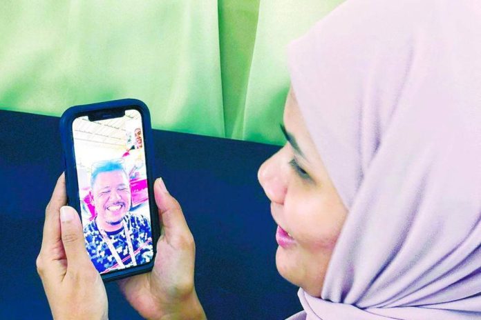 Living apart takes emotional toll on spouses