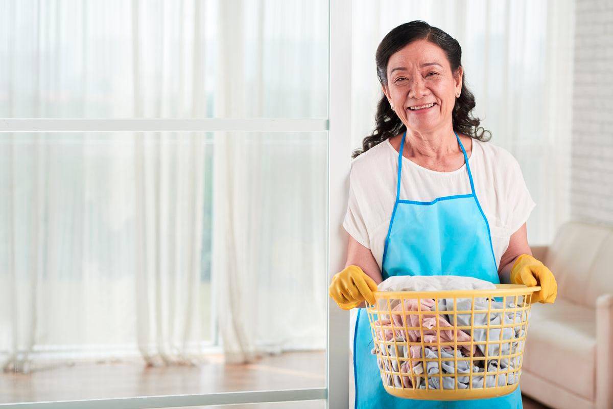 Local mother says expat employers are distorting domestic helper wage market Local mother says expat employers are distorting domestic helper wage market