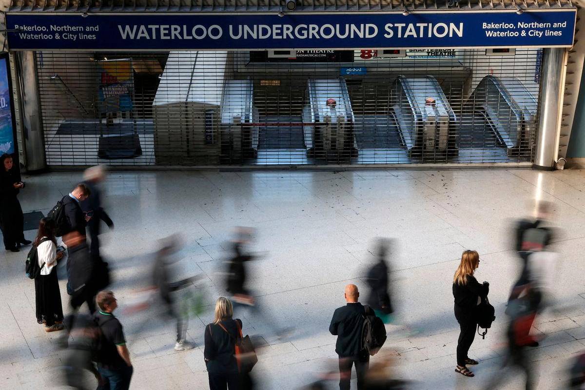 London lumpuh akibat mogok, hampir semua laluan Tube ditutup London lumpuh akibat mogok, hampir semua laluan Tube ditutup