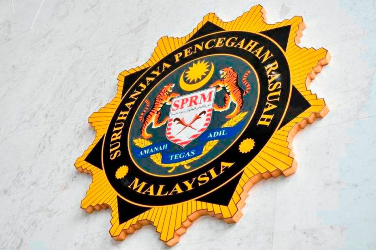 MACC clears Anwar of claims over foreign bank accounts MACC clears Anwar of claims over foreign bank accounts