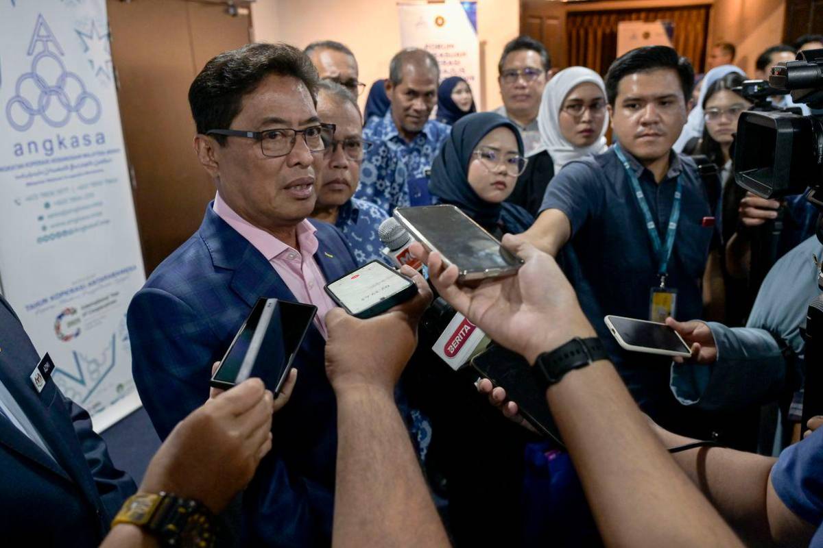 MACC seeks Muhyiddin’s son-in-law in Middle East, cancels passport MACC seeks Muhyiddin’s son-in-law in Middle East, cancels passport