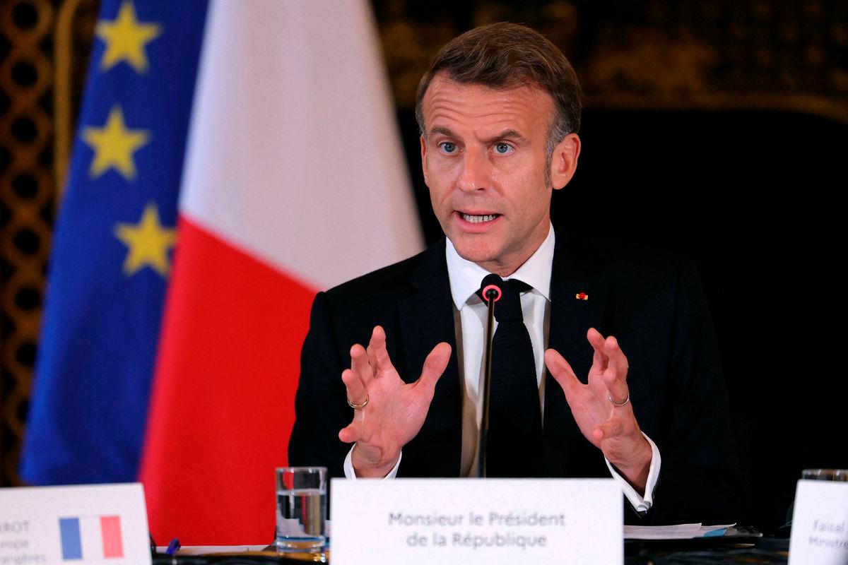 Macron summons party leaders as deadline for naming PM nears Macron summons party leaders as deadline for naming PM nears