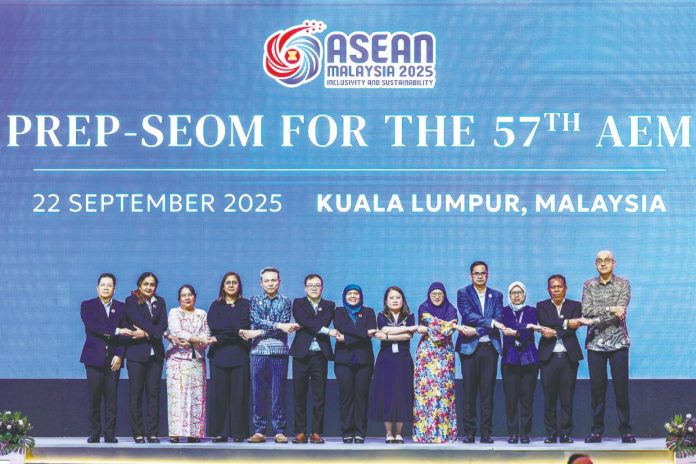 Malaysia confident of completing 15 out of 18 Asean economic initiatives by October Malaysia confident of completing 15 out of 18 Asean economic initiatives by October
