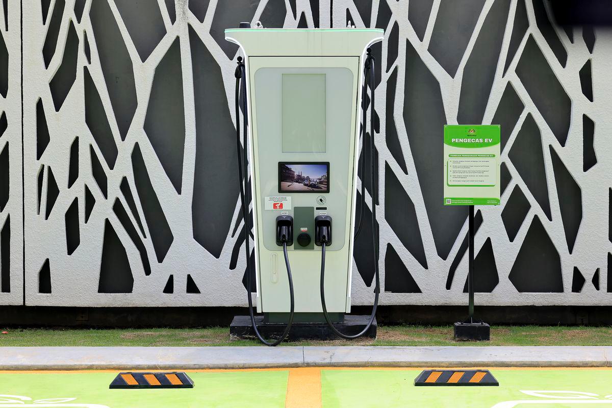 Malaysia installs over 4,100 EV charging points nationwide to support green mobility Malaysia installs over 4,100 EV charging points nationwide to support green mobility