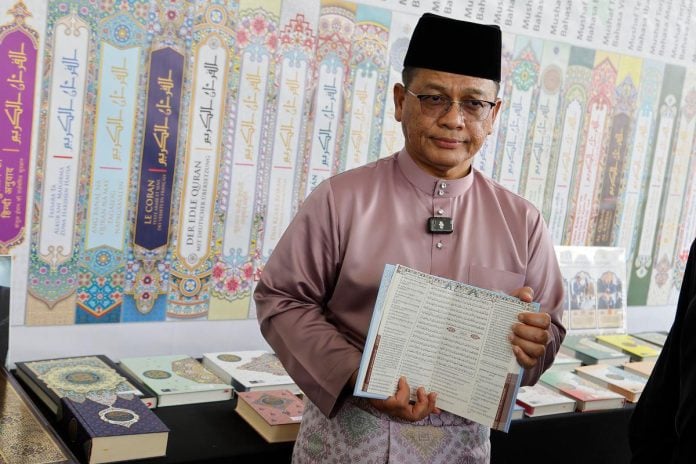 Malaysia sends 20,000 Qur’an copies with Khmer translations to Cambodia