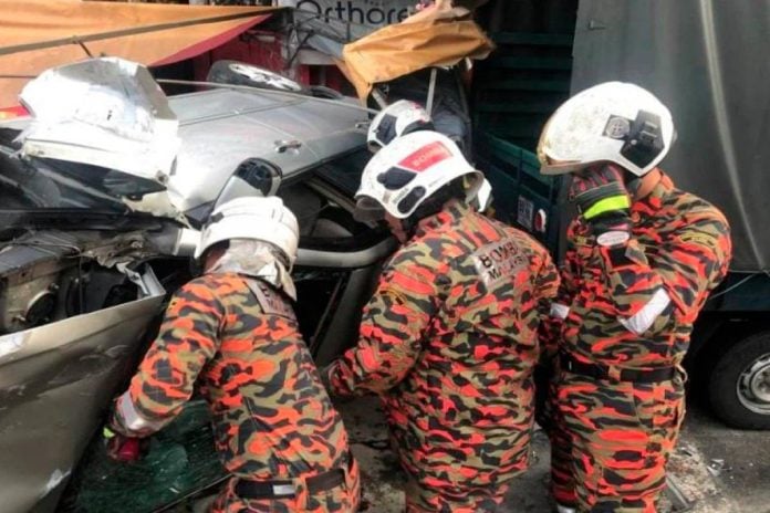 Man killed, wife injured in Ipoh car crash on Jalan Sultan Idris Shah