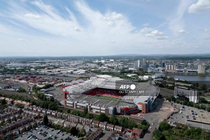 Manchester United posts sixth straight annual loss despite record revenues Manchester United posts sixth straight annual loss despite record revenues