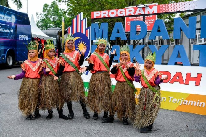Murid Orang Asli Baling tarik perhatian dengan persembahan tari di PMR Kedah