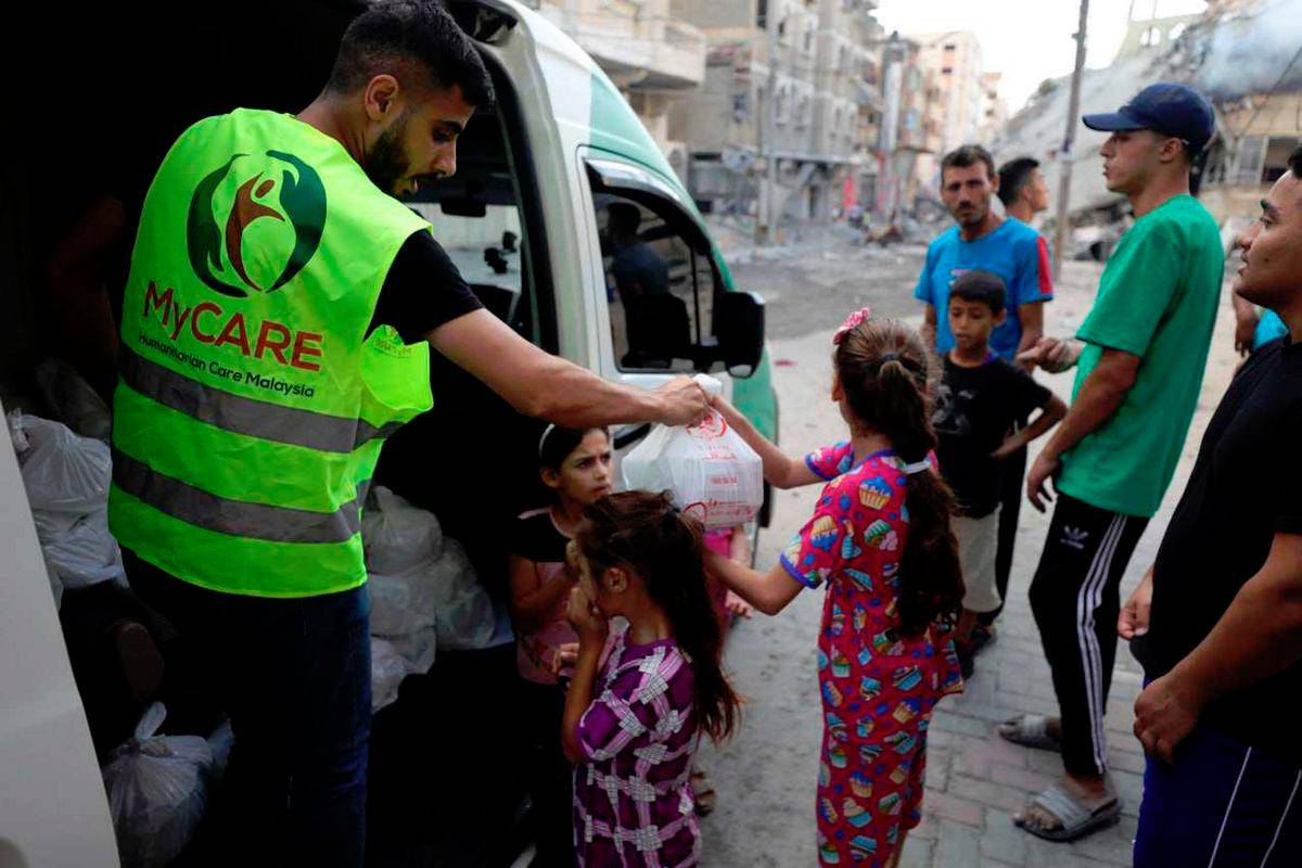 MyCARE humanitarian aid trucks enter Gaza with 40 tonnes of flour MyCARE humanitarian aid trucks enter Gaza with 40 tonnes of flour