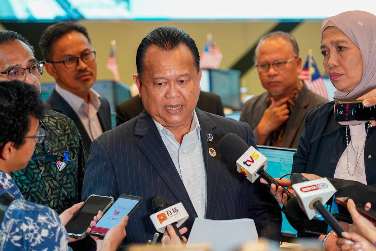 Nanta arah bantuan kepada petugas JKR Selangor terlibat kemalangan Nanta arah bantuan kepada petugas JKR Selangor terlibat kemalangan