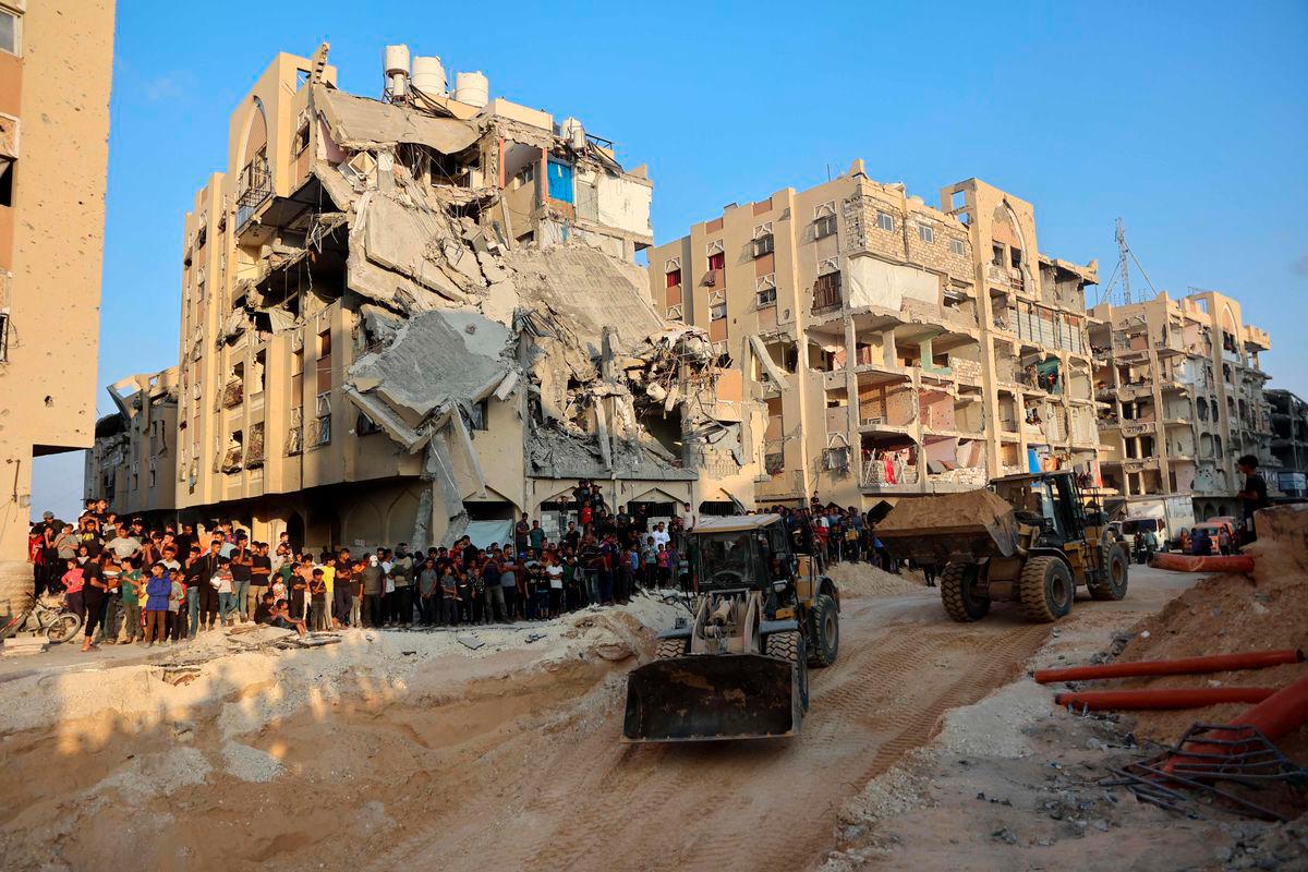 Nine killed as Israeli forces fire on Gaza bus, says civil defence Nine killed as Israeli forces fire on Gaza bus, says civil defence