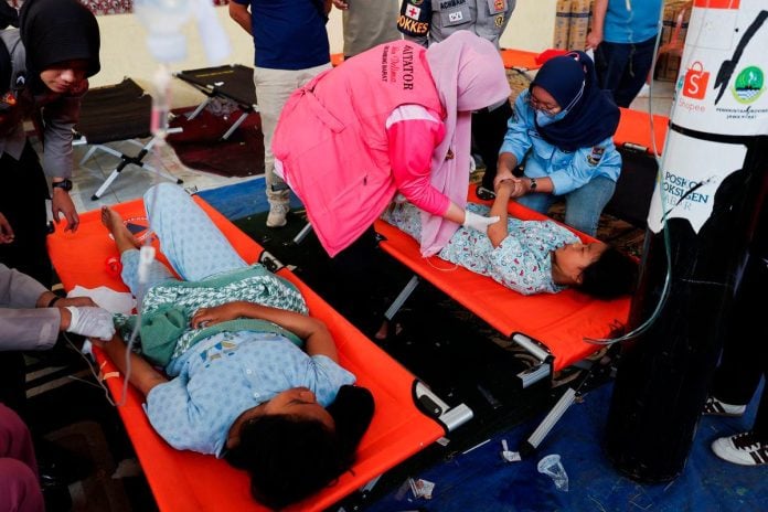 Over 1,000 Indonesians sick from school meals in more food poisoning outbreaks Over 1,000 Indonesians sick from school meals in more food poisoning outbreaks