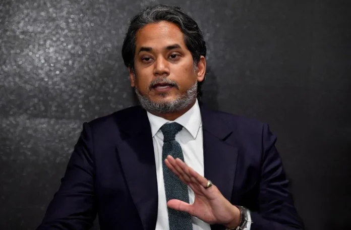 PAGE_1_KJ_-_AMIRUL_SYAFIQ_THESUN Speculation is mounting over the possible return of former Umno Youth Chief Khairy Jamaluddin Abu Bakar to the party’s fold, with political observers divided over whether his comeback would reinvigorate or disrupt the party’s current trajectory. AMIRUL SYAFIQ THESUN