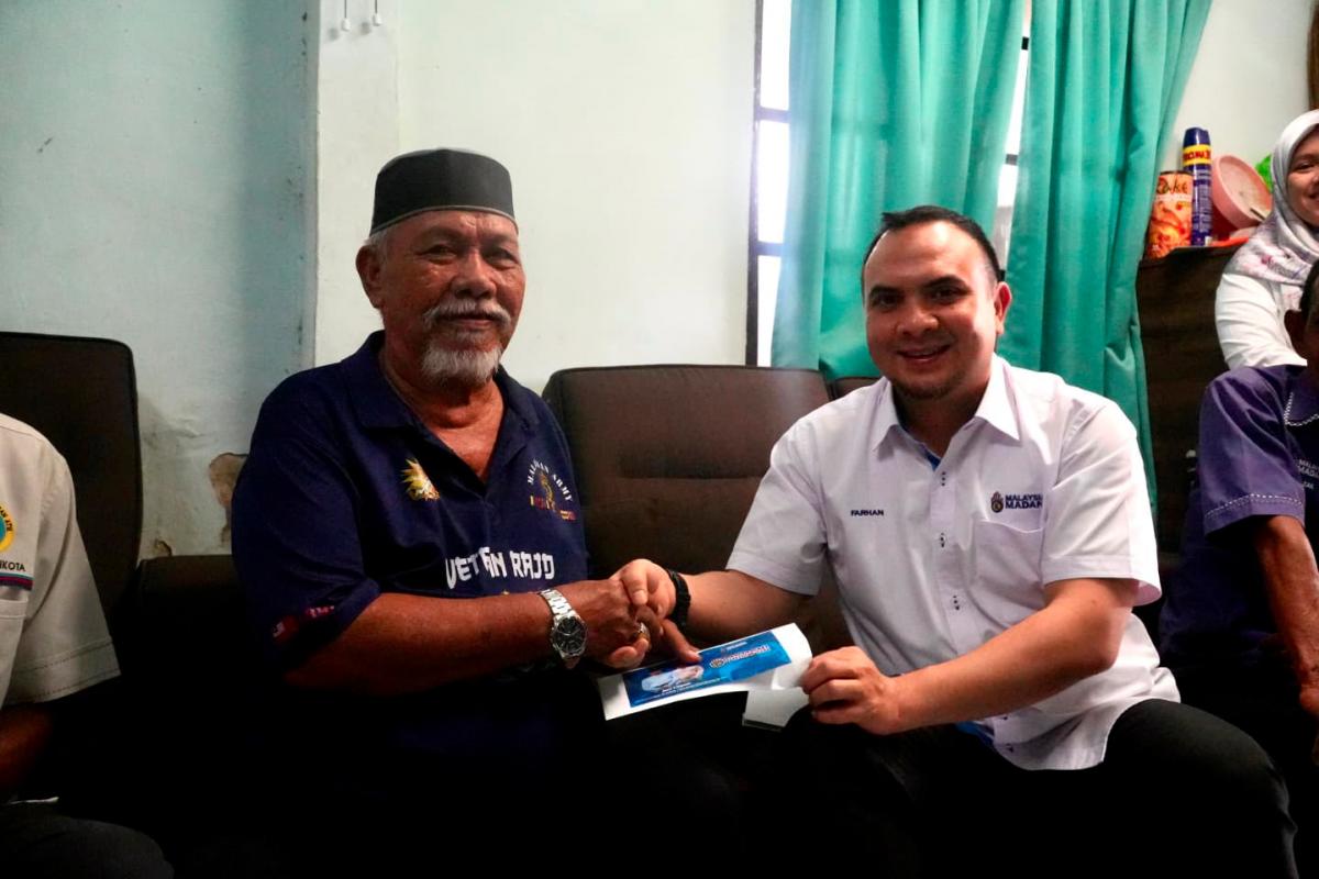 PM Anwar Ibrahim aids MAF veterans in Kuantan with contributions
