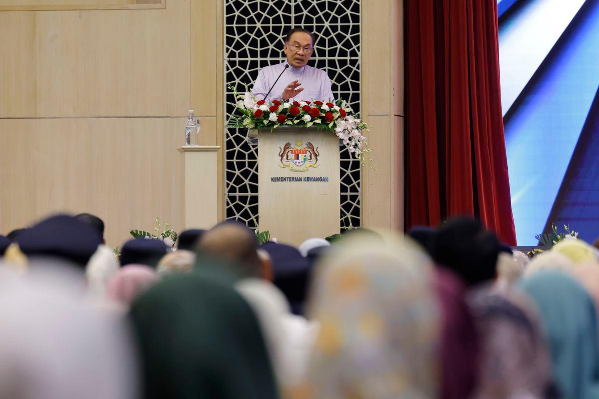PM Anwar begins two-day Sabah visit for PKR and government events PM Anwar begins two-day Sabah visit for PKR and government events