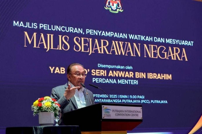 PM Anwar calls for enhanced history education to build youth patriotism