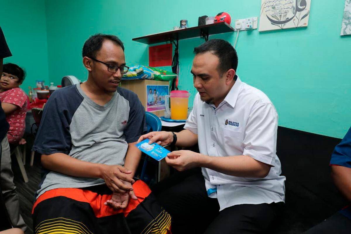 PM Anwar extends support to colon cancer patient in Kuantan PM Anwar extends support to colon cancer patient in Kuantan