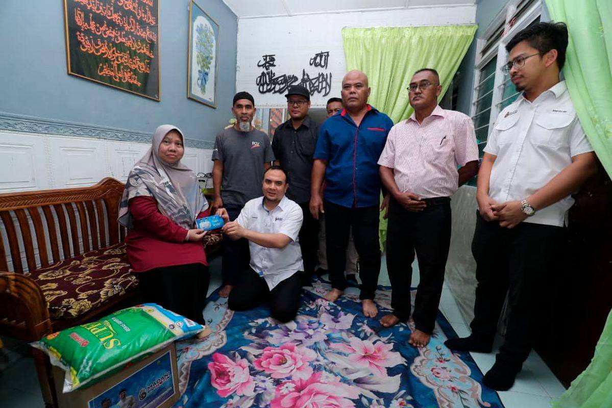 PM Anwar hulur sumbangan kepada pesakit kanser payudara di Kuantan