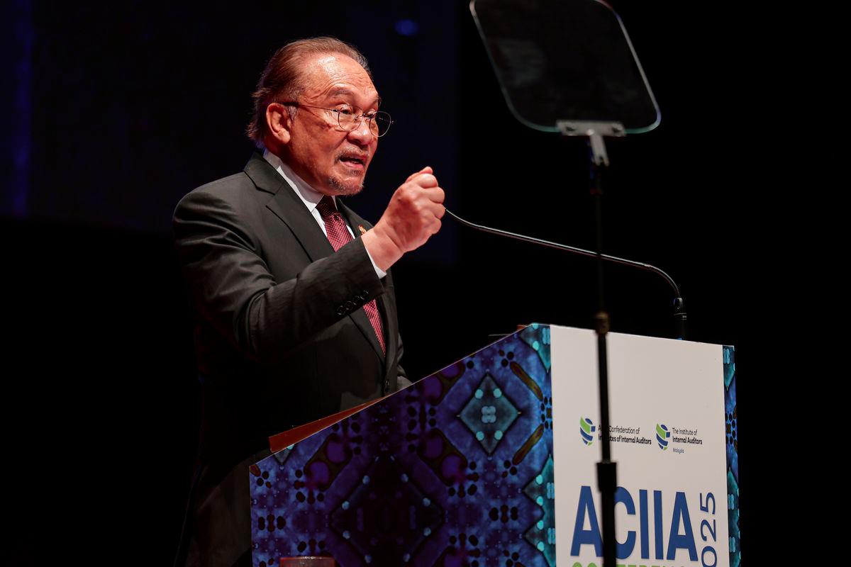PM Anwar urges Education Ministry to boost English proficiency PM Anwar urges Education Ministry to boost English proficiency