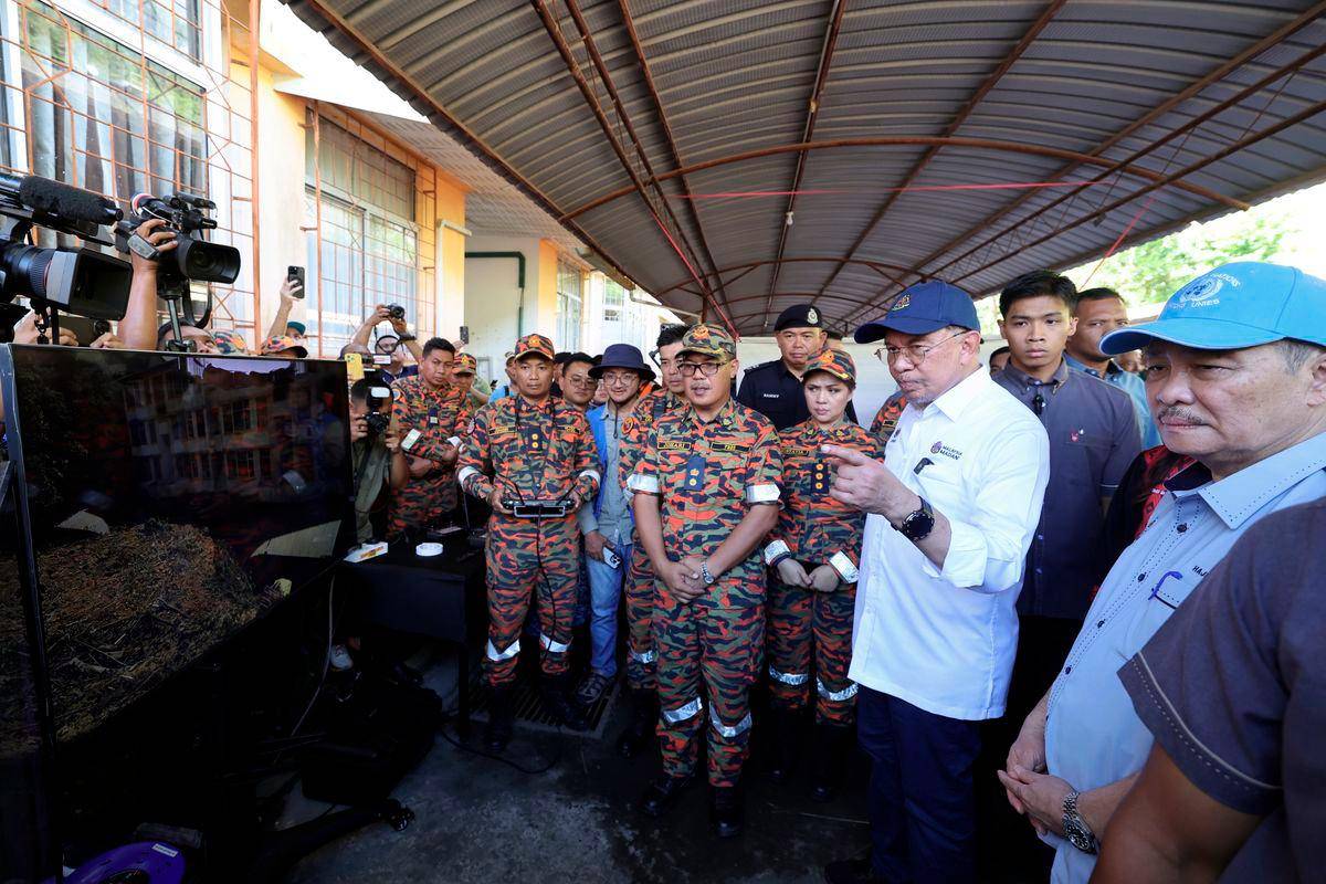 PM Anwar urges immediate infrastructure repair and aid for Sabah floods PM Anwar urges immediate infrastructure repair and aid for Sabah floods