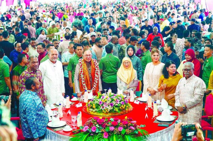 PM: Let Deepavali be time to reject graft, division