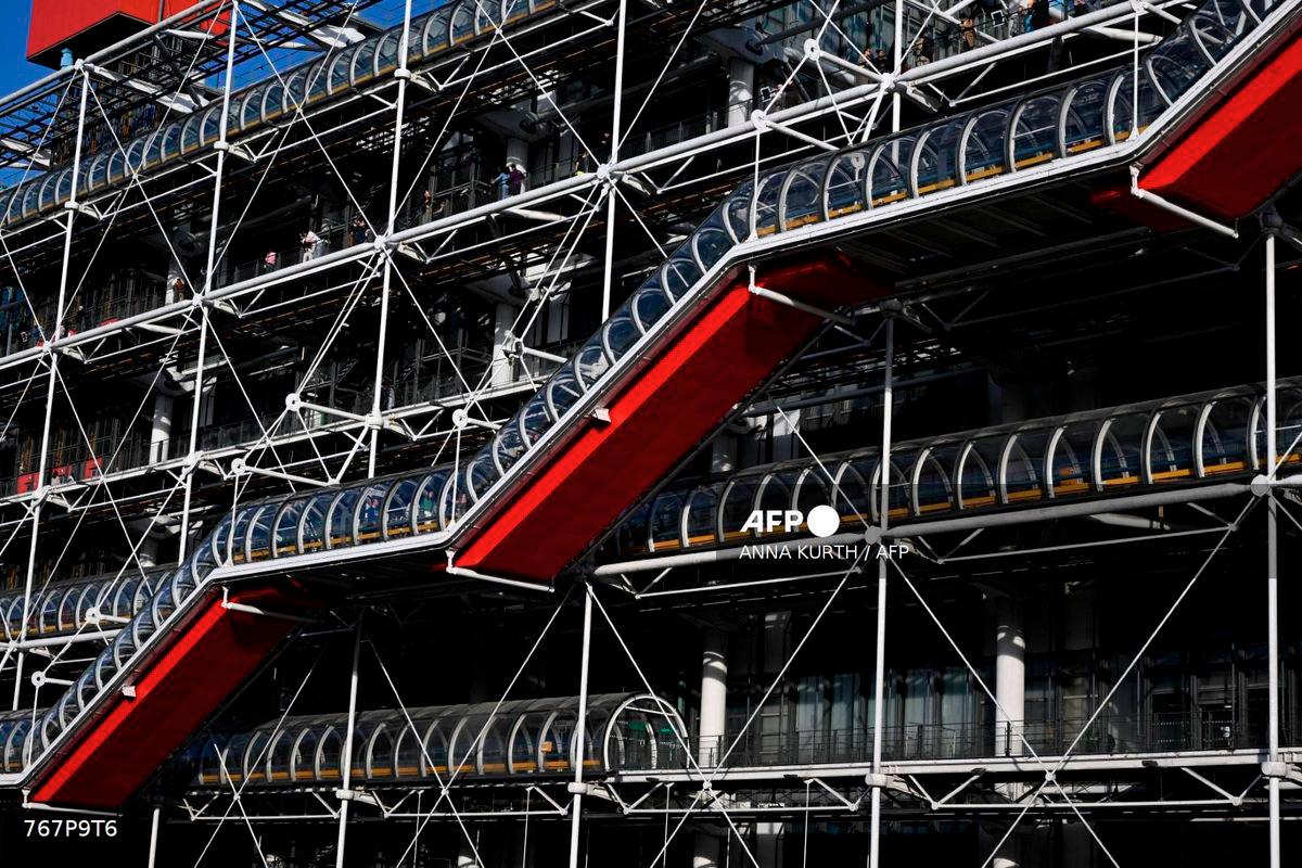 Paris Pompidou Centre closes for five year renovation costing 460 million euros Paris Pompidou Centre closes for five year renovation costing 460 million euros