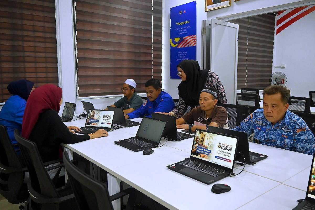 Parit Yaani NADI centre bridges digital divide for rural community Parit Yaani NADI centre bridges digital divide for rural community
