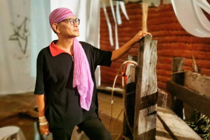 Passage through time, different worlds