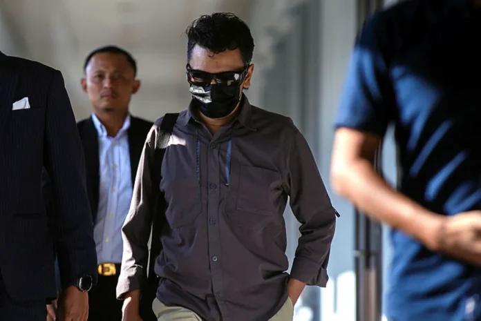 Pegawai kanan tentera didakwa terima suapan RM34500 PEGAWAI KANAN TENTERA DIDAKWA TERIMA SUAPAN RM34,500