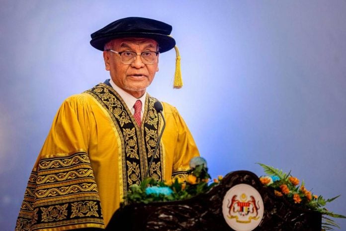 Pengecualian kontrak interim jururawat bantu isi 14,000 kekosongan jawatan - Dzulkefly