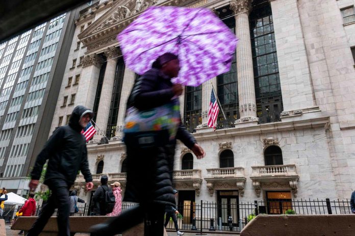 Pengguna AS tanggung lebih separuh kos tarif Trump menurut Goldman Sachs