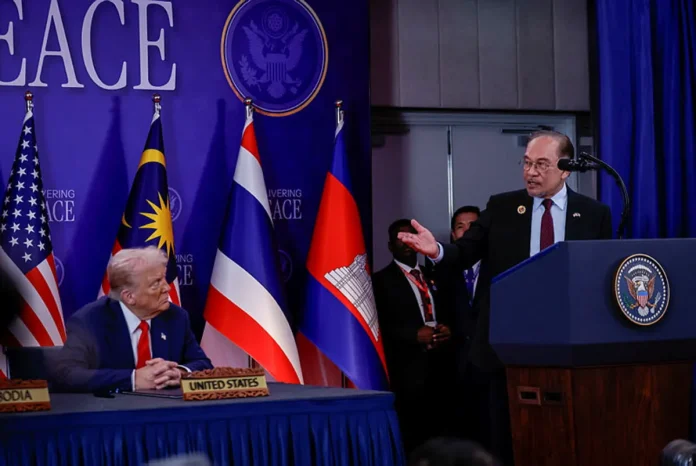 Perdana Menteri Malaysia minta Presiden AS Donald Trump terus berpegang teguh komitmen keamanan di wilayah bergolak termasuk Semenanjung Gaza. Perdana Menteri Malaysia minta Presiden AS Donald Trump terus berpegang teguh komitmen keamanan di wilayah bergolak termasuk Semenanjung Gaza.