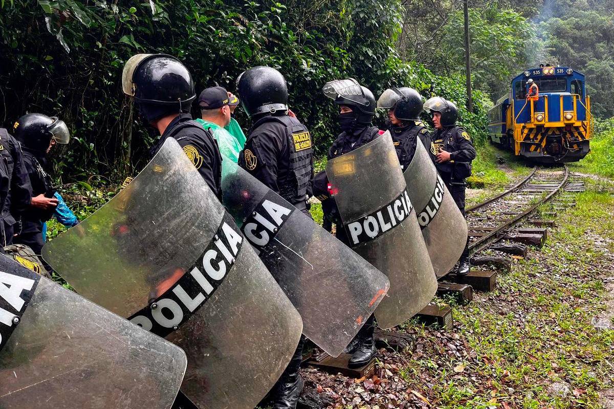 Peru residents block trains to Machu Picchu in protest over bus services Peru residents block trains to Machu Picchu in protest over bus services