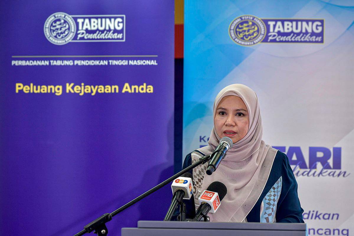 Pinjaman PTPTN ditukar kepada biasiswa untuk pelajar miskin e-Kasih Pinjaman PTPTN ditukar kepada biasiswa untuk pelajar miskin e-Kasih