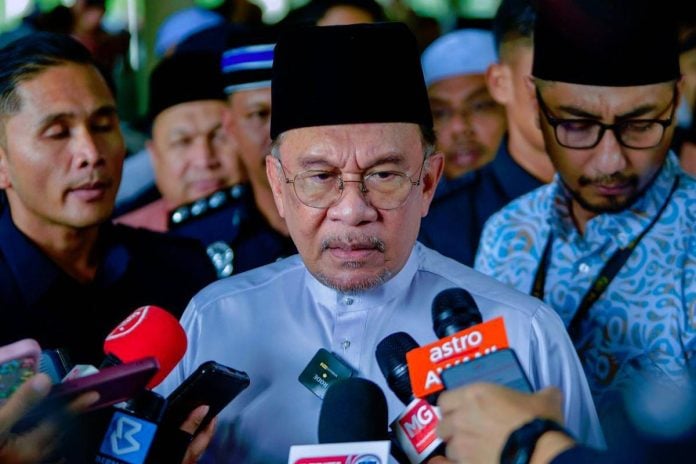 Plan to ban smartphone use by students under 16