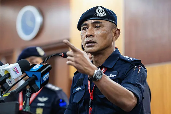 Police ban gatherings at Ampang Park during ASEAN Summit for security Police ban gatherings at Ampang Park during ASEAN Summit for security