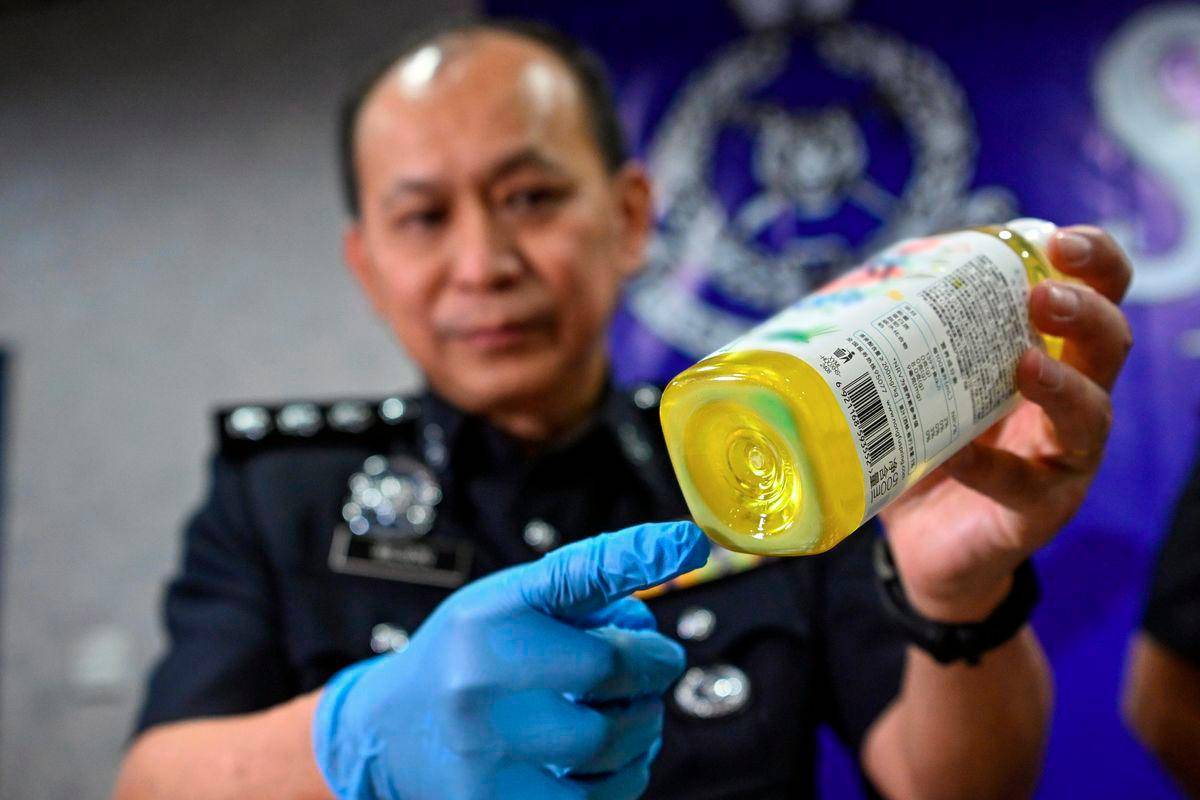 Police detain two men distributing drug-infused herbal drinks in KL Police detain two men distributing drug-infused herbal drinks in KL