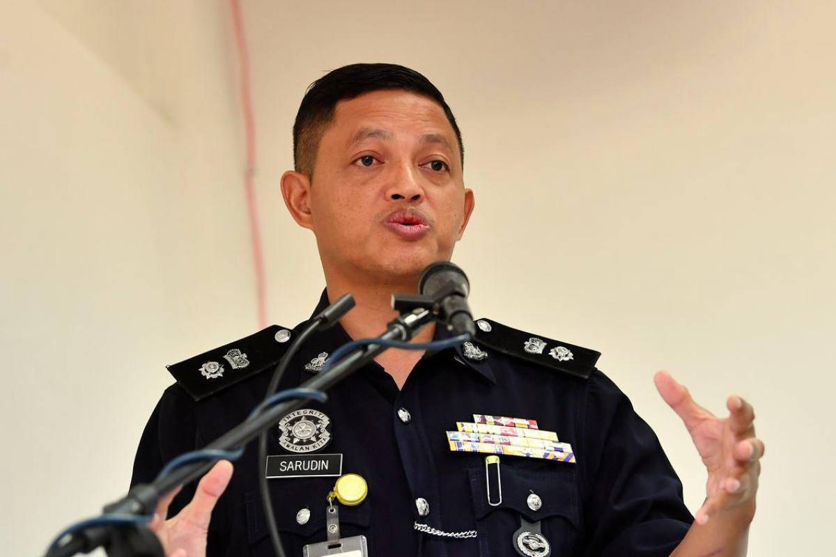 Police hunt Geng Ammar leader over supermarket break-in in Batu Kurau Police hunt Geng Ammar leader over supermarket break-in in Batu Kurau