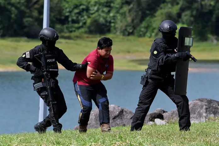 Polis Kelantan adakan latihan ancaman pengganas pertama di stesen kuasa Polis Kelantan adakan latihan ancaman pengganas pertama di stesen kuasa
