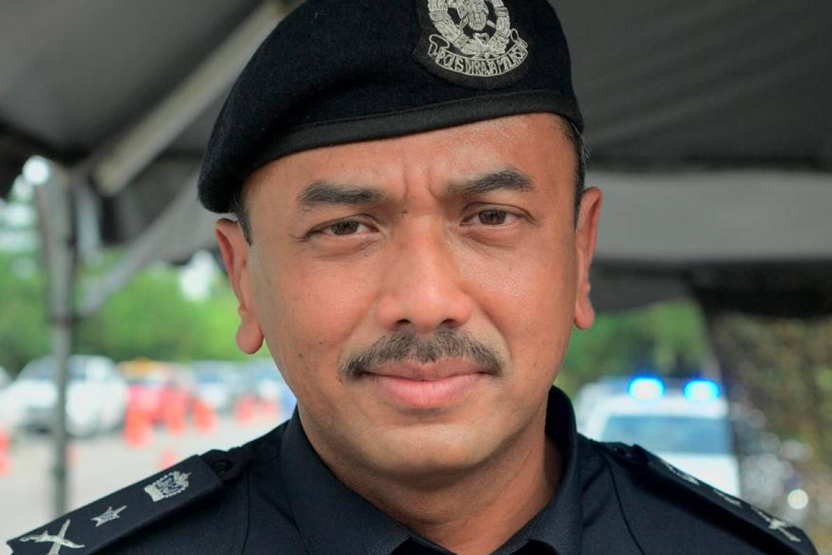 Polis ambil keterangan sembilan individu kes murid terjatuh lubang kumbahan Polis ambil keterangan sembilan individu kes murid terjatuh lubang kumbahan
