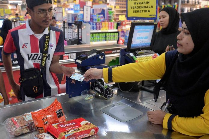 Public welcomes additional RM100 SARA aid in Budget 2026