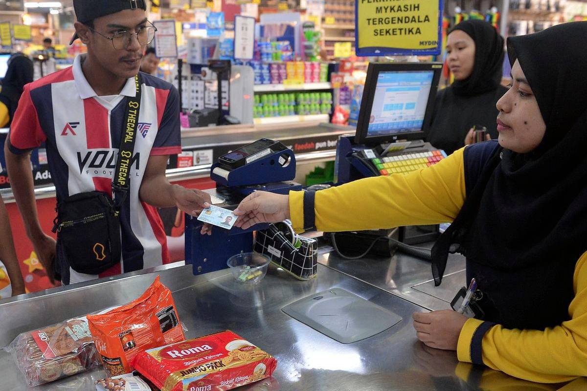 Public welcomes additional RM100 SARA aid in Budget 2026