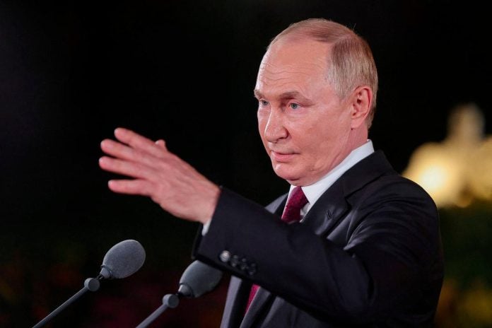 Putin offers Ukraine talks in Moscow or warns of military force Putin offers Ukraine talks in Moscow or warns of military force