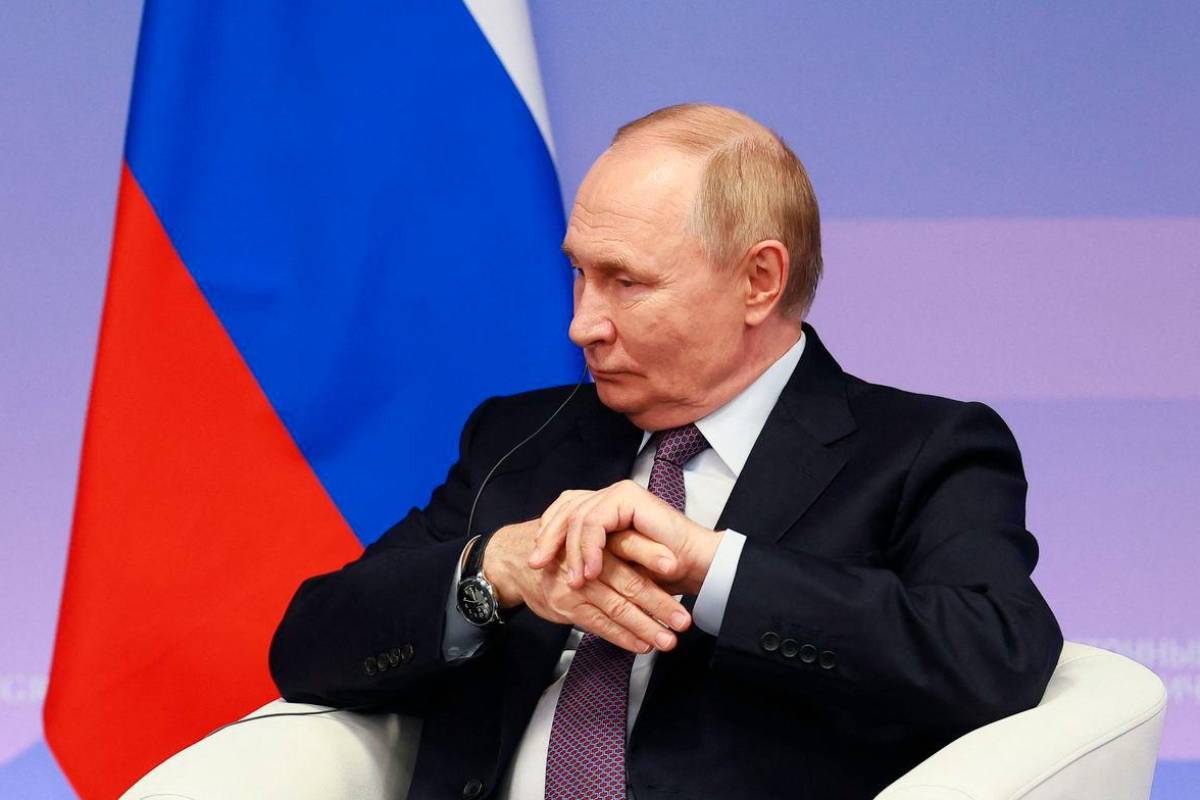 Putin threatens to target any Western troops in Ukraine Putin threatens to target any Western troops in Ukraine