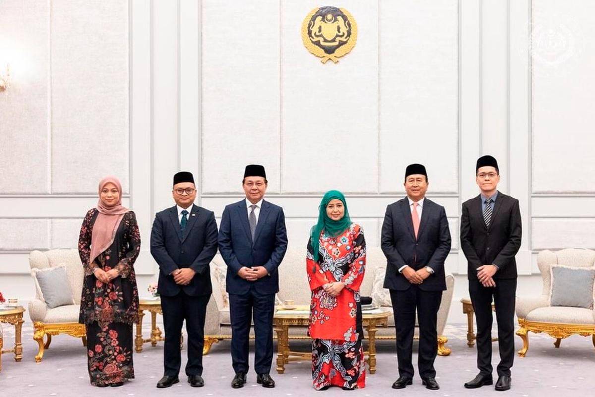 Queen grants audience to Johor Sustainability Centre delegation Queen grants audience to Johor Sustainability Centre delegation